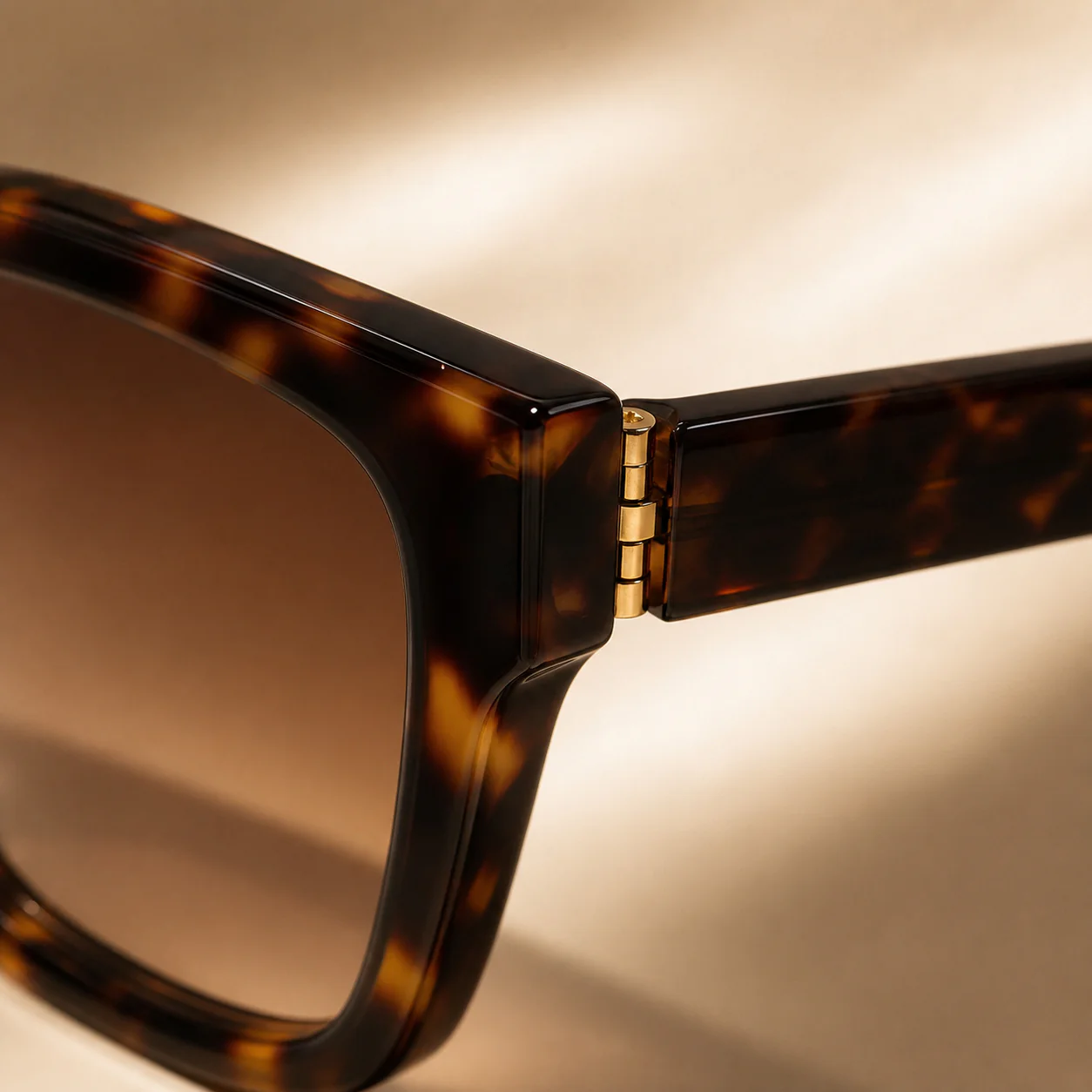 Estate Tortoise Sunglasses first detail view