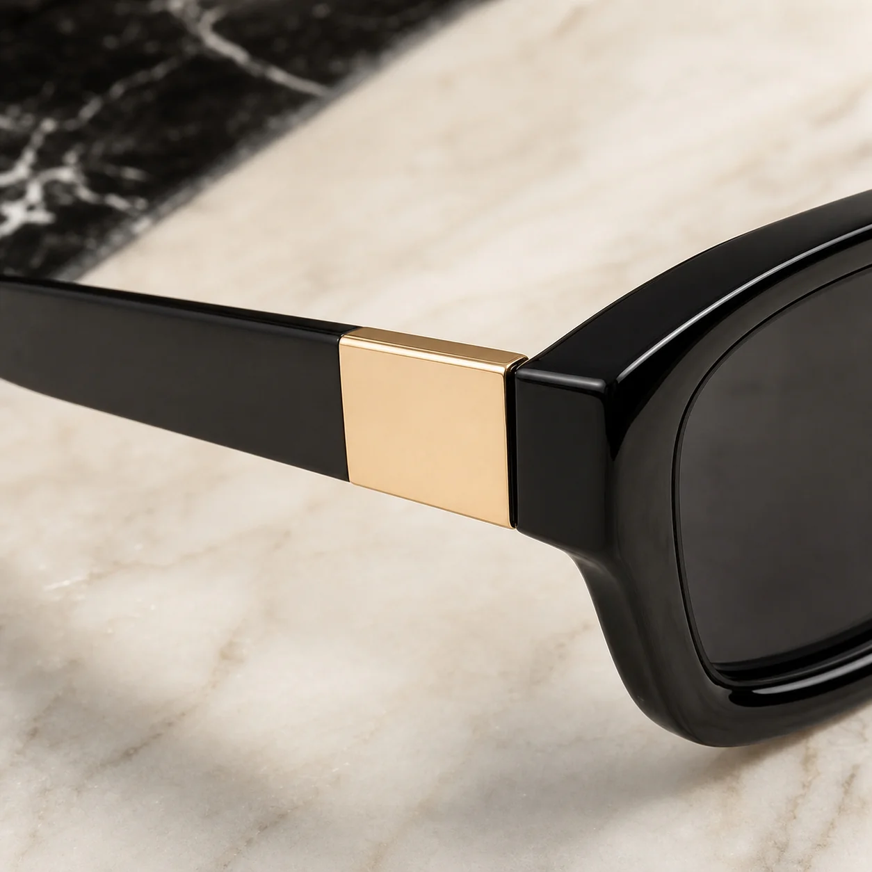 Maison Square Sunglasses first detail view