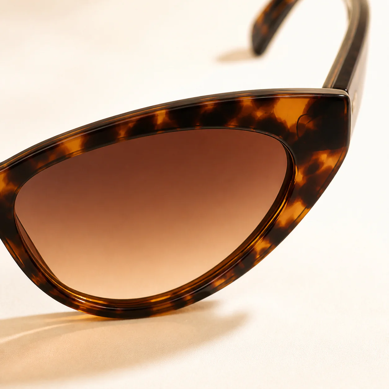 Marseille Cat Eye Sunglasses first detail view